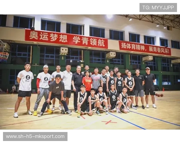 青训是否支持球员参与社会公益与志愿者活动，篮球青训队还能上学吗